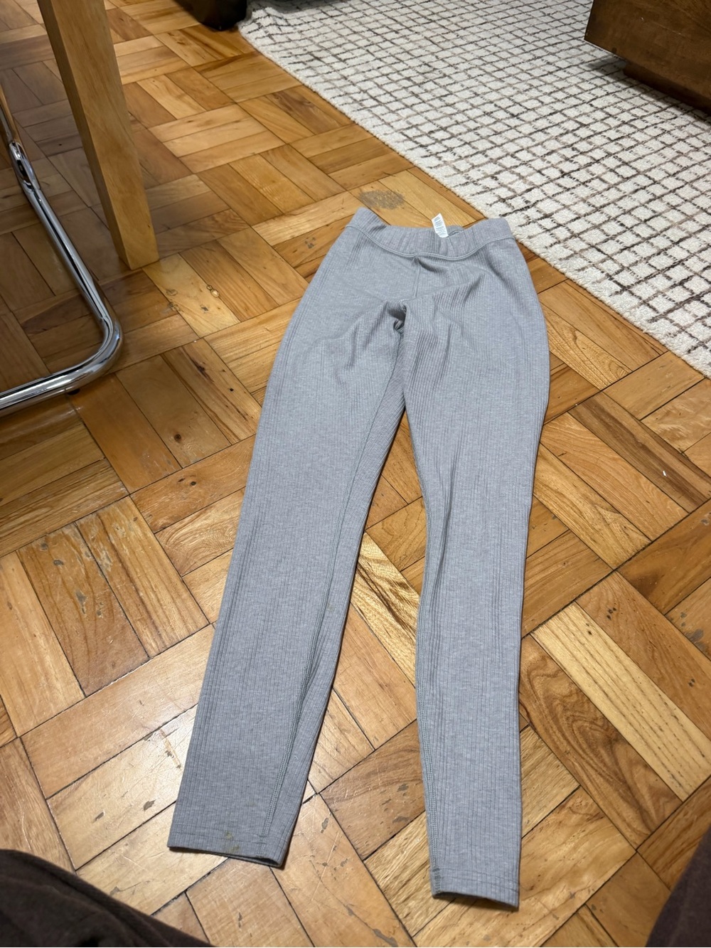 ALO Yoga Light Gray Ribbed Leggings